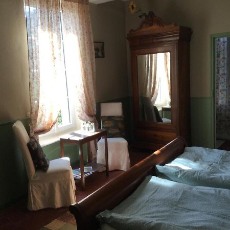 Les Hirondelles Bed & Breakfast Argeliers Bagian luar foto