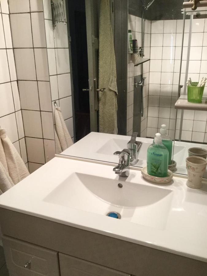 Les Hirondelles Bed & Breakfast Argeliers Bagian luar foto