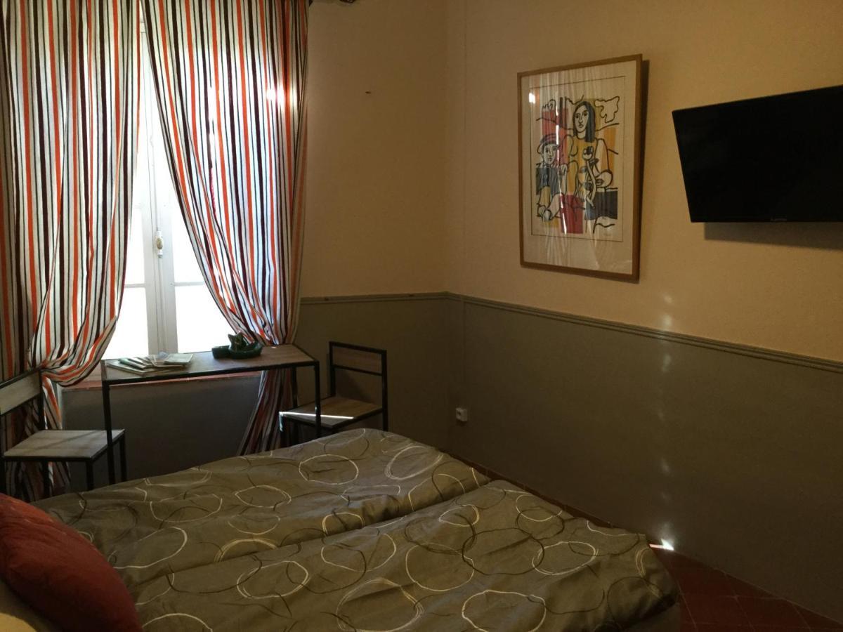 Les Hirondelles Bed & Breakfast Argeliers Bagian luar foto