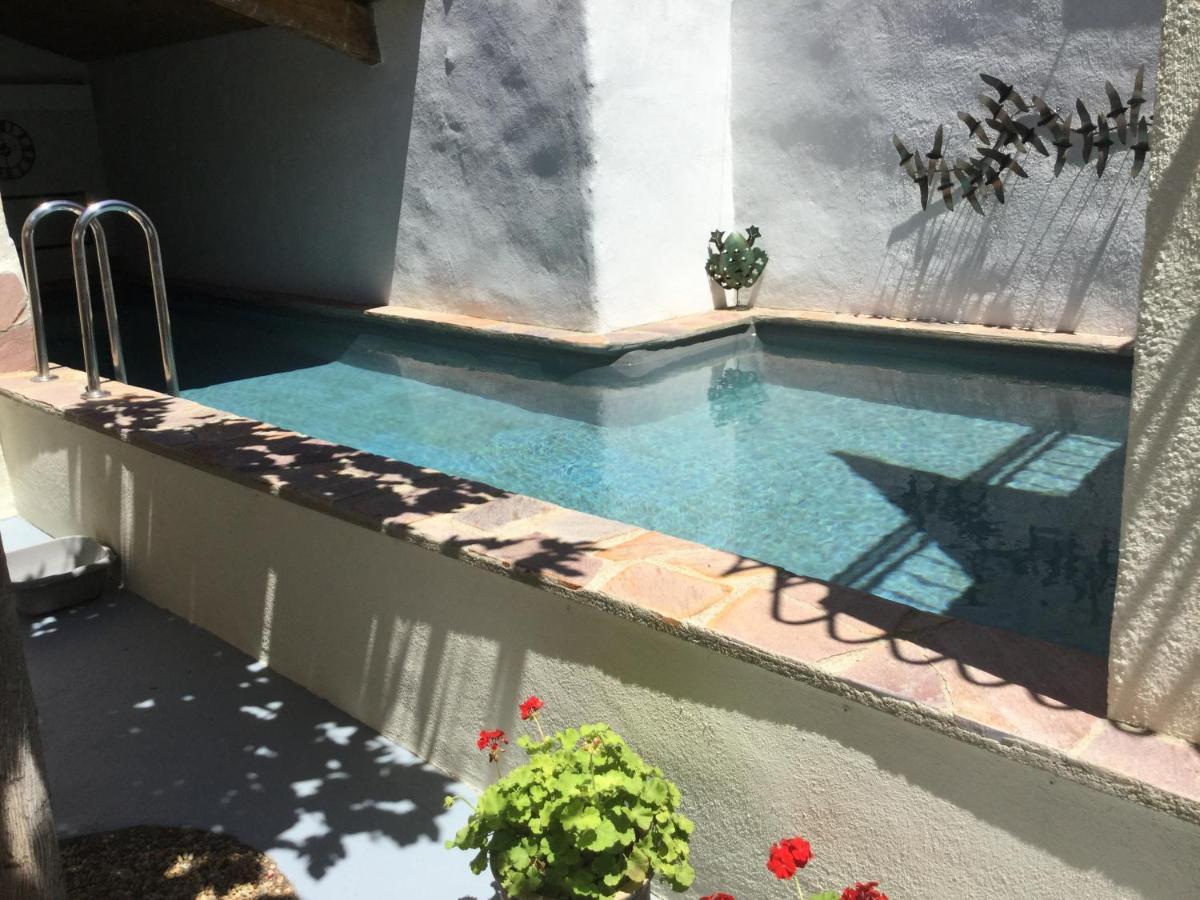 Les Hirondelles Bed & Breakfast Argeliers Bagian luar foto
